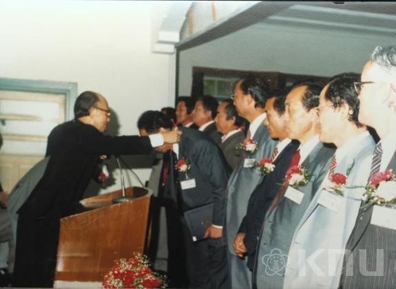 1983년도 개교기념식 의 사진
