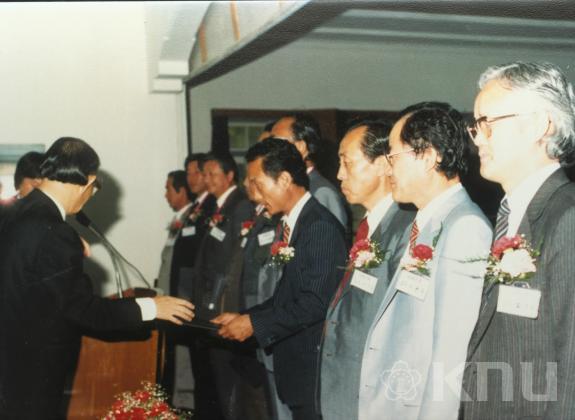 1983년도 개교기념식 의 사진