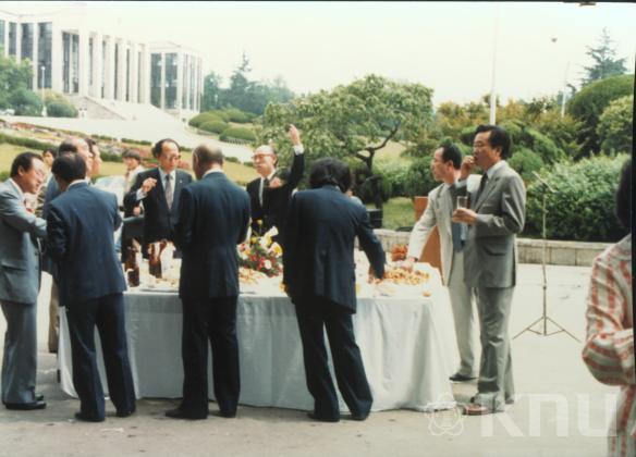 1983년도 개교기념식 의 사진