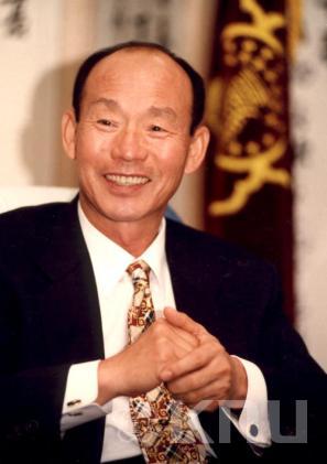 13, 14대 박찬석 총장(1997) 3 의 사진