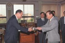 이정득 사장 감사패 전달 및 발전기금전달식 의 사진